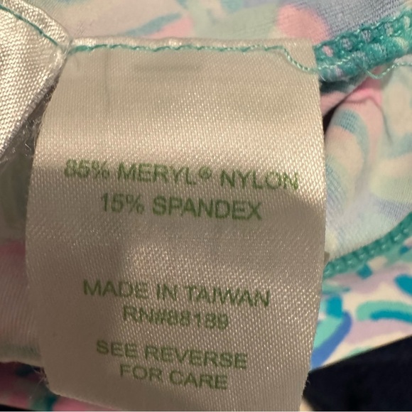 Lilly Pulitzer Luxletic Renay UPF Vibrant Floral Long Sleeve Top M - Picture 7 of 7